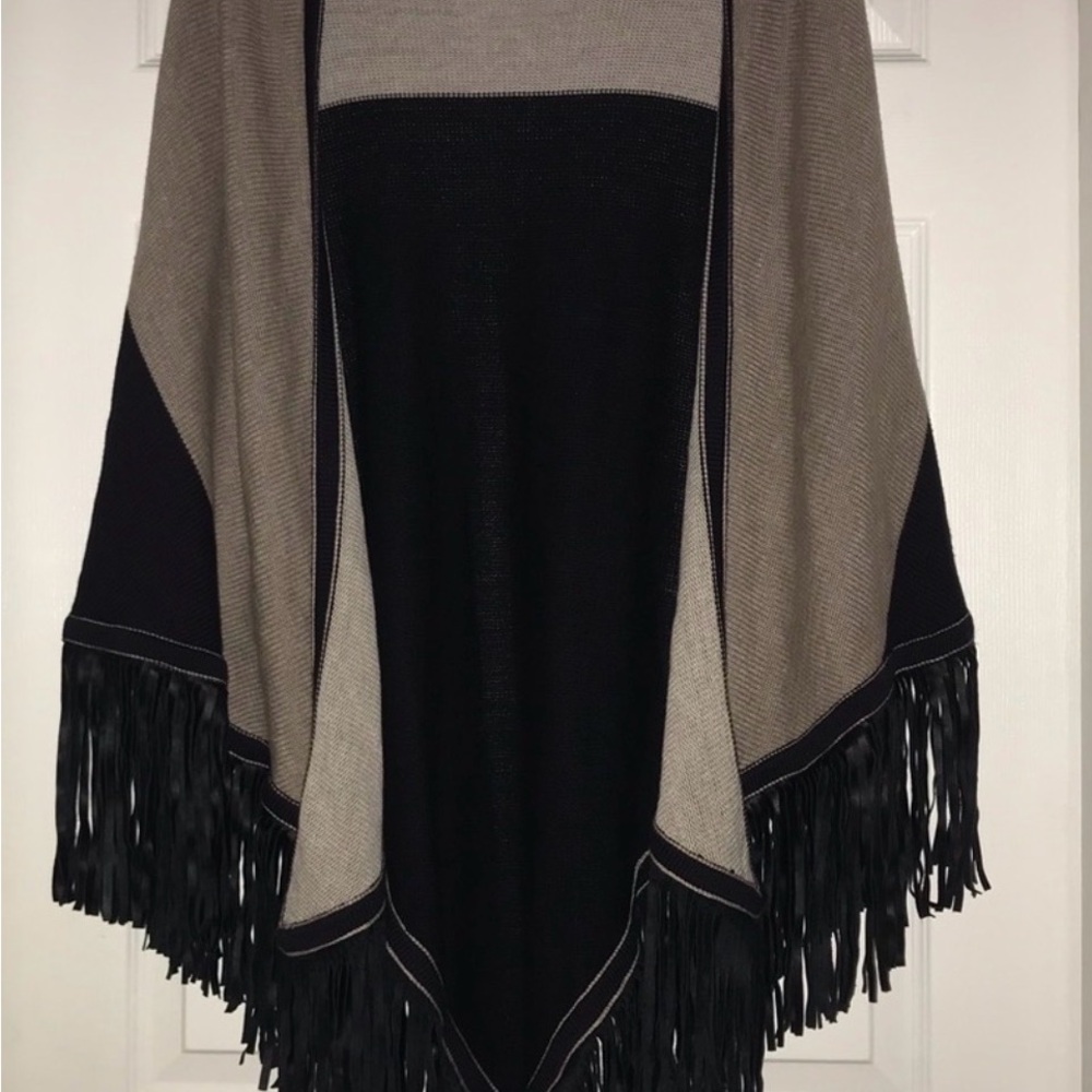 NIC+ZOE Neutral Mix Black Beige  Knit Poncho FRINGE NWT